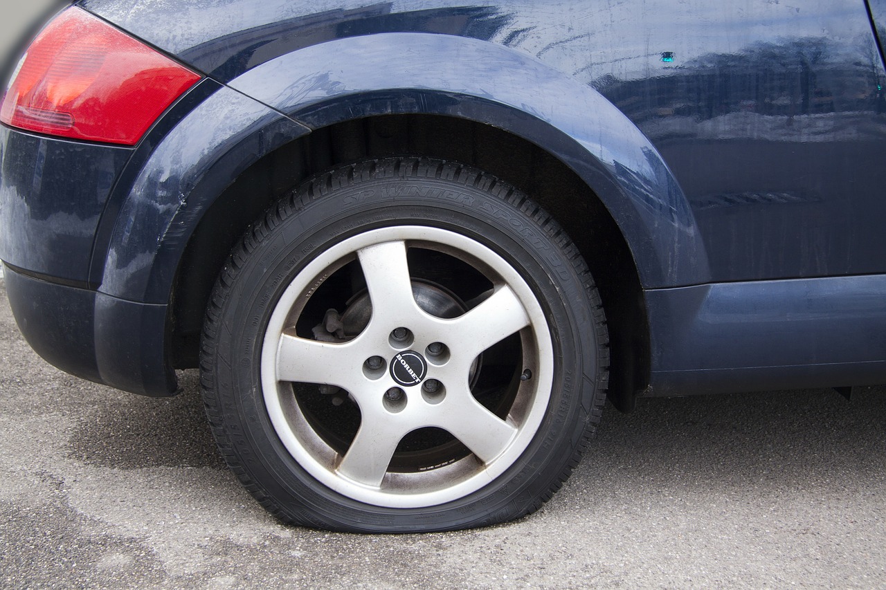Follow These Simple Directions to Replace a Flat Tire Safely