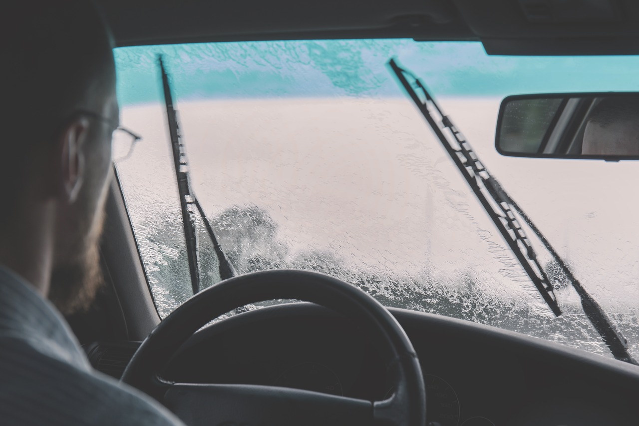 How to Determine When to Replace Your Wiper Blades