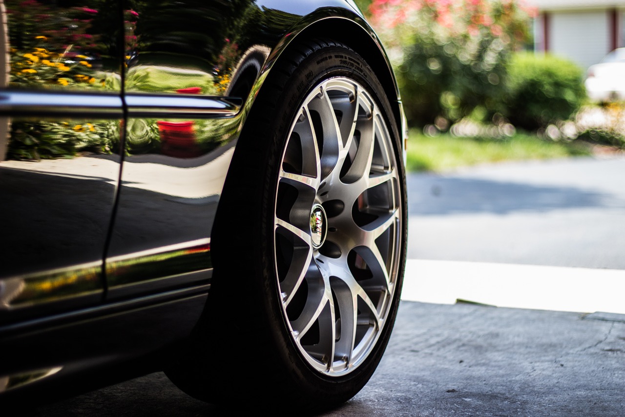 5 Common Signs That You Need New Tires