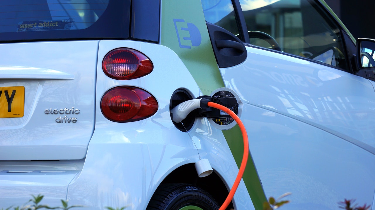 4 Things Consumers Should Consider When Shopping for an Electric Vehicle